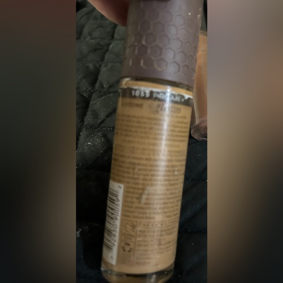 Burt’s Bees Goodness Glows liquid makeup in 1055 Pecan (warm) partially used - Picture 5 of 10